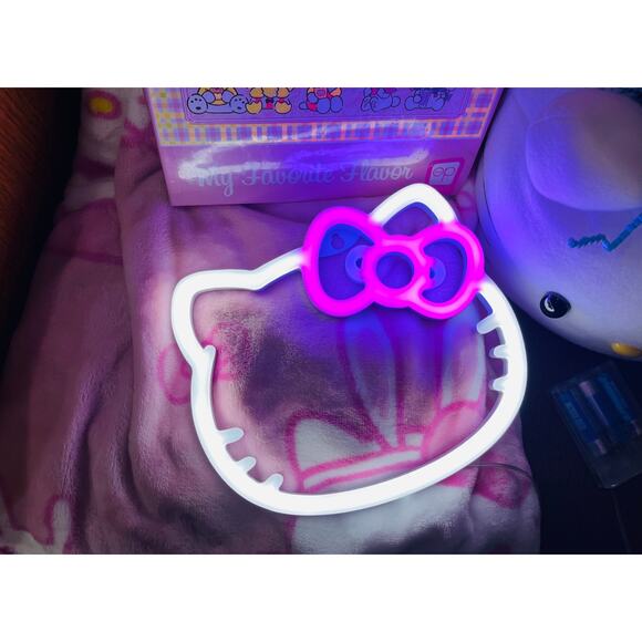 Hello Kitty bundle plush Easter basket with 6070 Easter throw 1000 piece puzzle - Picture 5 of 9